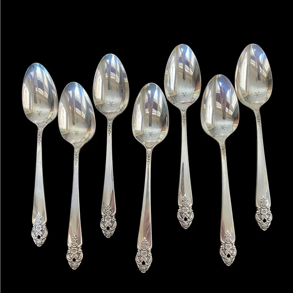 7 Oneida Prestige 1951 Distinction Oval soup / dessert / tablespoons. Vintage